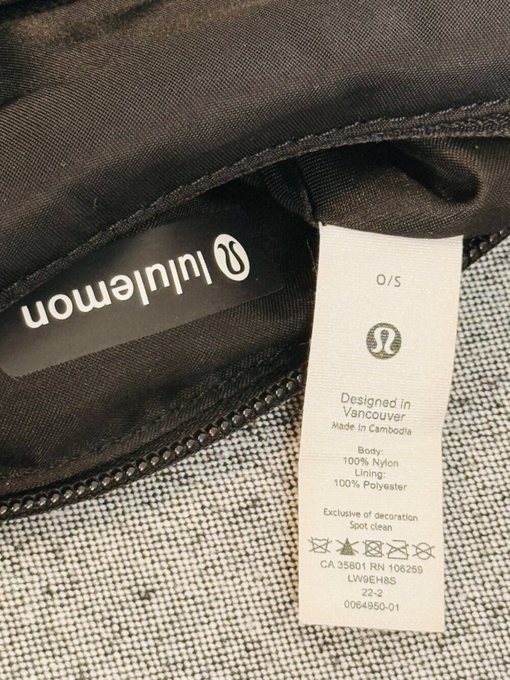 LULULEMON All Night Festival Bag Micro 2L Black w Silver Hardware ZIP TOP Ver. - Picture 8 of 9